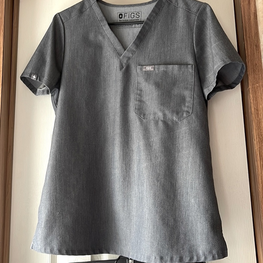Figs size small top, Technical Collection.